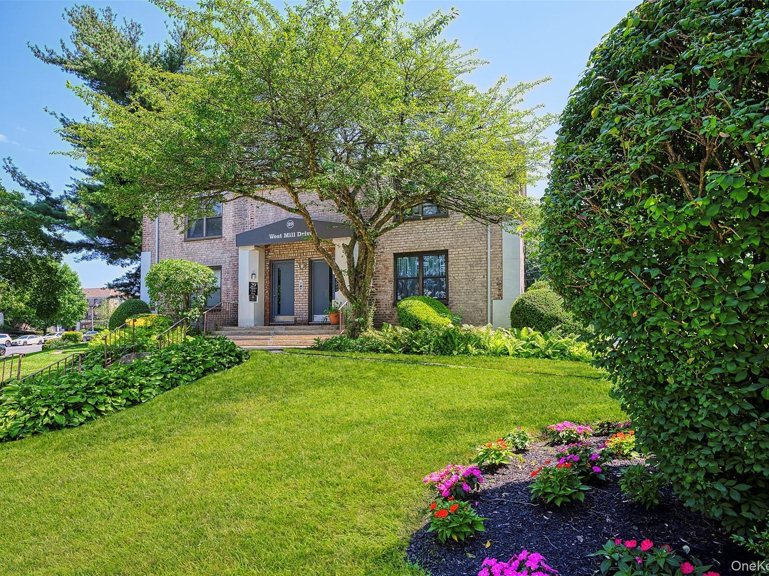 29 W Mill Dr APT 10A Great Neck, NY 11021 - Thumbnail 4