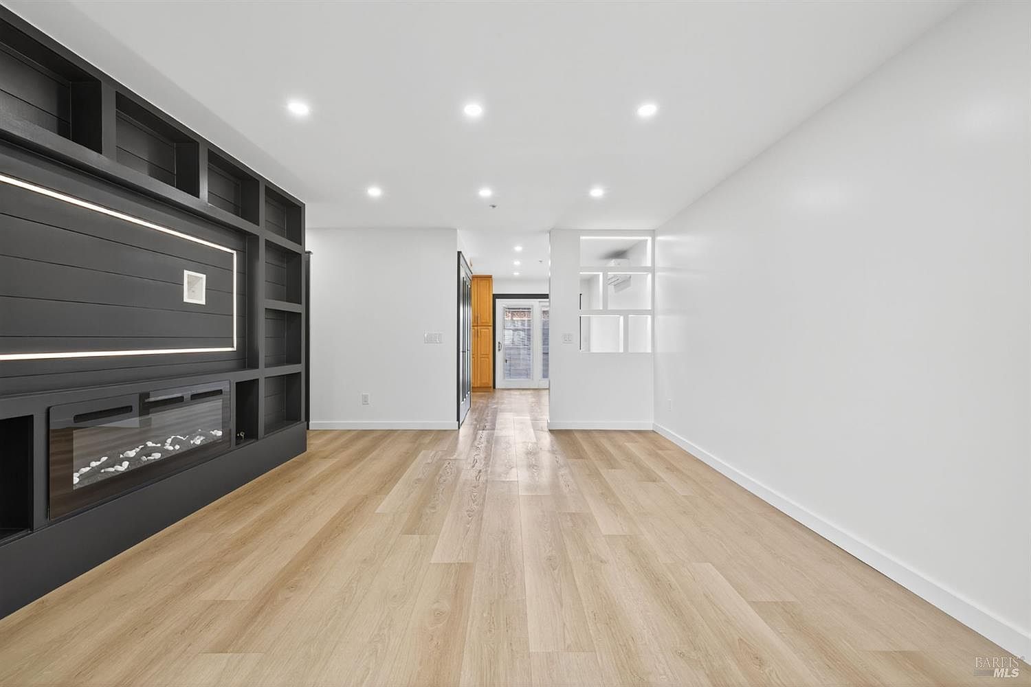 1076 Eleanor Ave Rohnert Park, CA 94928 - Thumbnail 4