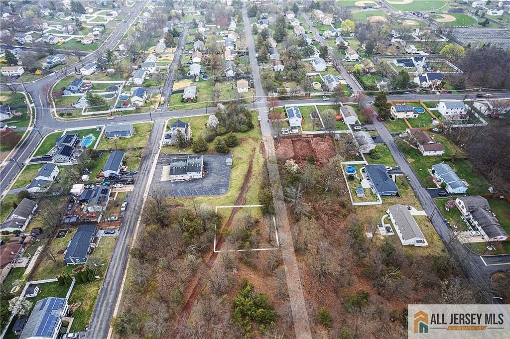 192 Hillcrest Ave Somerset, NJ 08873 - Thumbnail 4