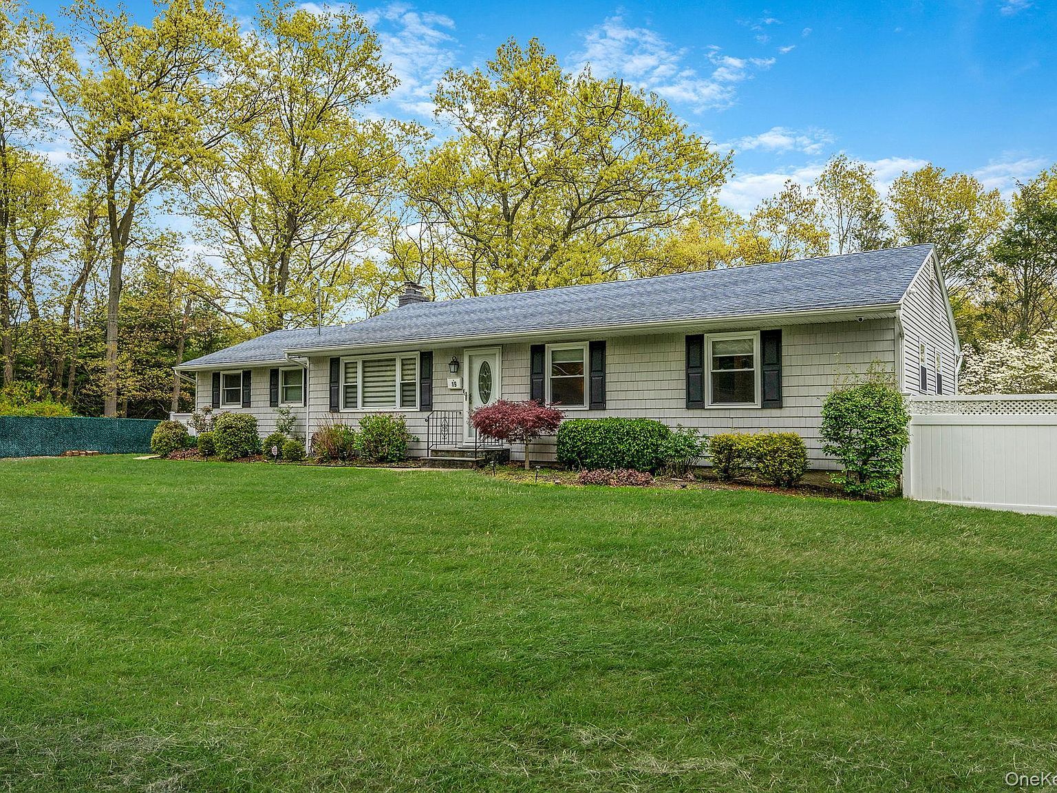 19 Pumpkin Rd Saint James, NY 11780 - Thumbnail 4
