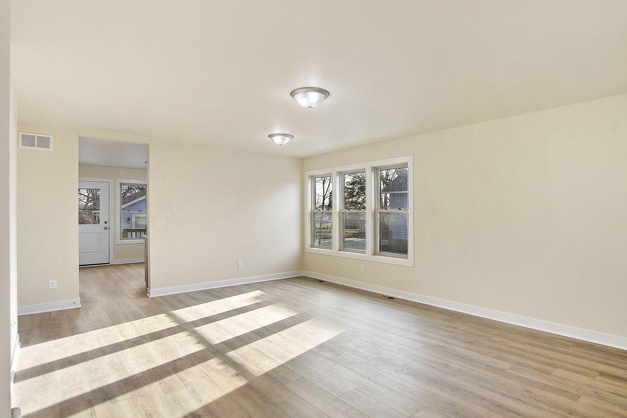 5047 17th Ave Kenosha, WI 53140 - Thumbnail 4