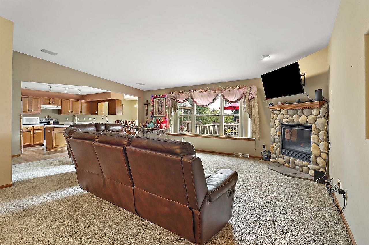 7041 Town Line Rd Wind Lake, WI 53185 - Thumbnail 4