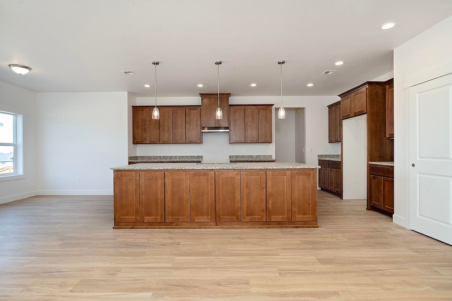 2749 Pronghorn Ln Medford, OR 97504 - Thumbnail 4