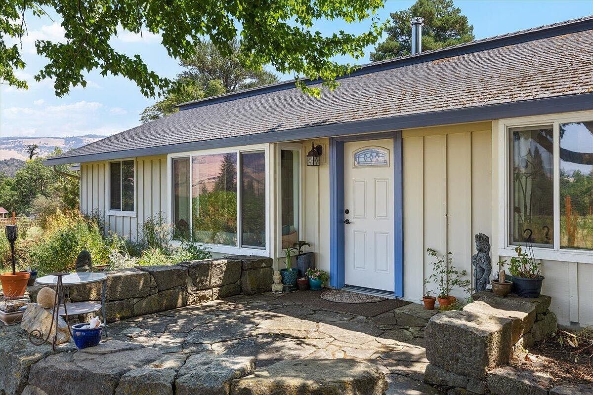 376 Crowson Rd Ashland, OR 97520 - Thumbnail 4