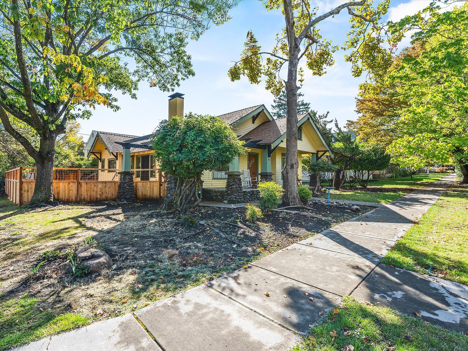 94 N 3rd St Ashland, OR 97520 - Thumbnail 4