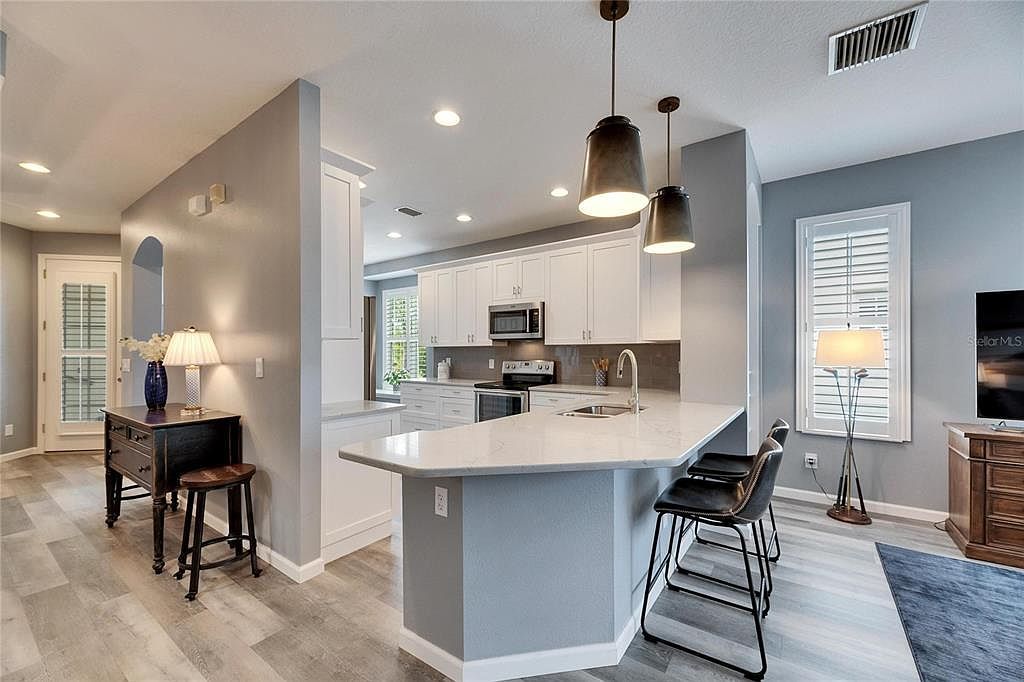 5610 Golden Isles Dr Apollo Beach, FL 33572 - Thumbnail 4