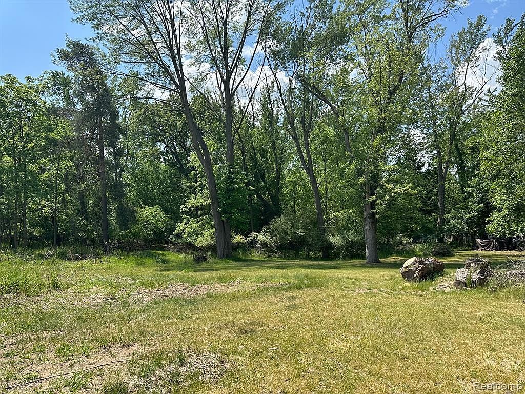 2043 S Long Lake Rd Fenton, MI 48430 - Thumbnail 4