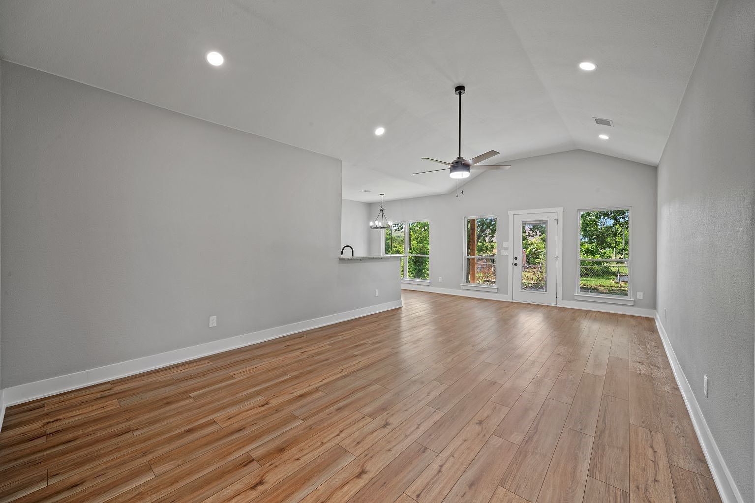 711 A D Mosley St Ferris, TX 75125 - Thumbnail 4