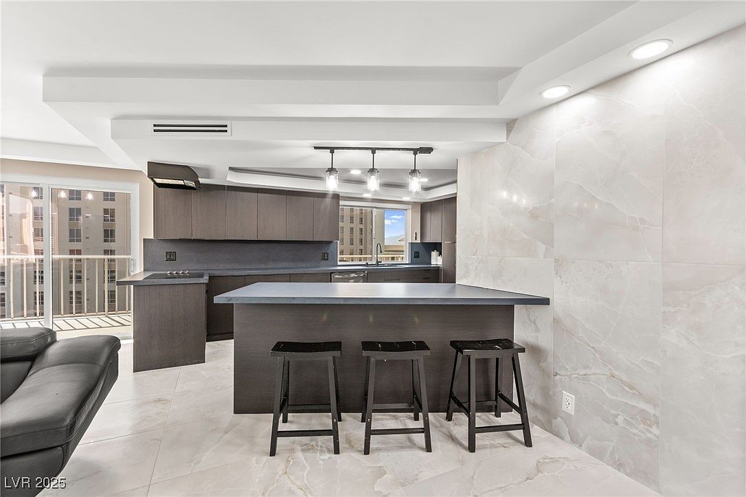 205 E Harmon Ave APT 1012 Paradise, NV 89169 - Thumbnail 4