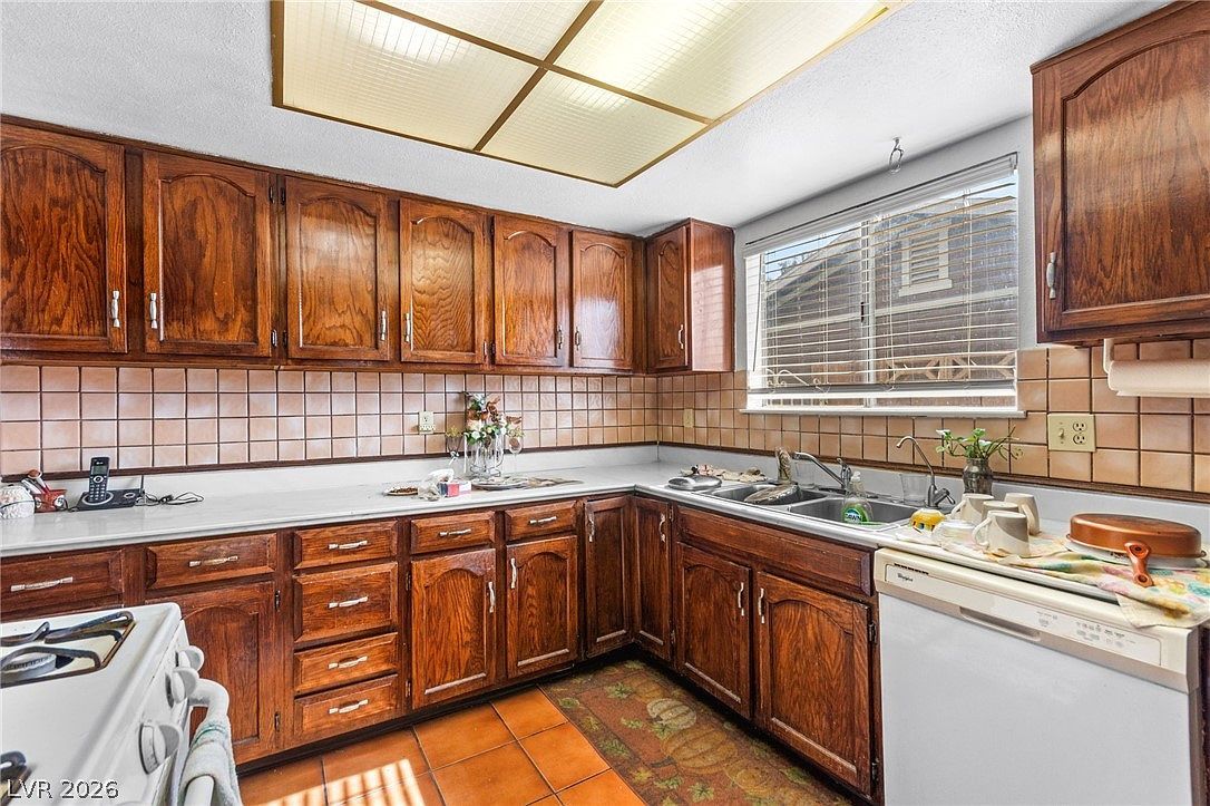 4717 Primavera St Las Vegas, NV 89122 - Thumbnail 4