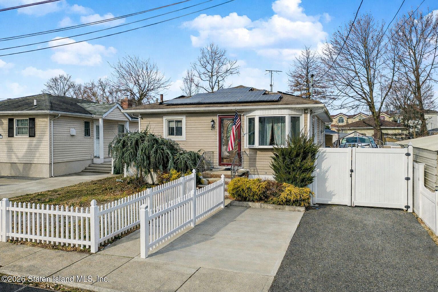 407 Stoneham St Staten Island, NY 10306 - Thumbnail 4