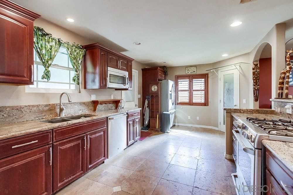 6398 Badger Lake Ave San Diego, CA 92119 - Thumbnail 4