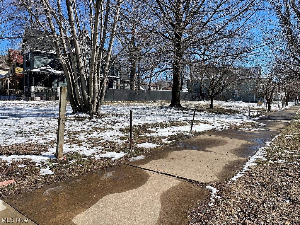 2973 Scranton Rd Cleveland, OH 44113 - Thumbnail 4