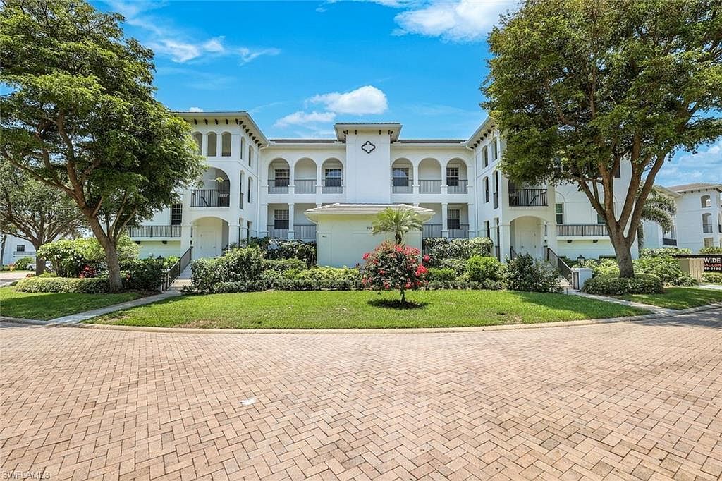 795 Bentwater Cir APT 202 Naples, FL 34108 - Thumbnail 4