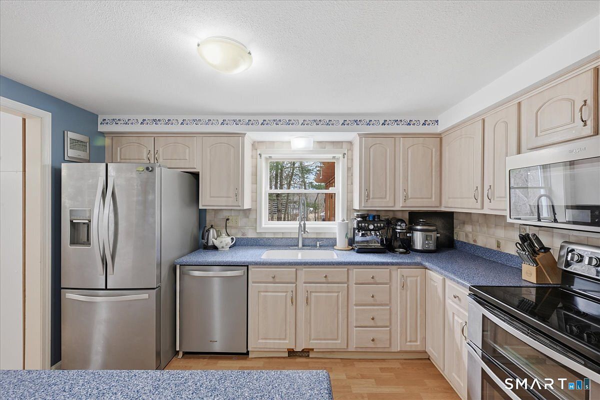 393 Forsyth Rd Salem, CT 06420 - Thumbnail 4