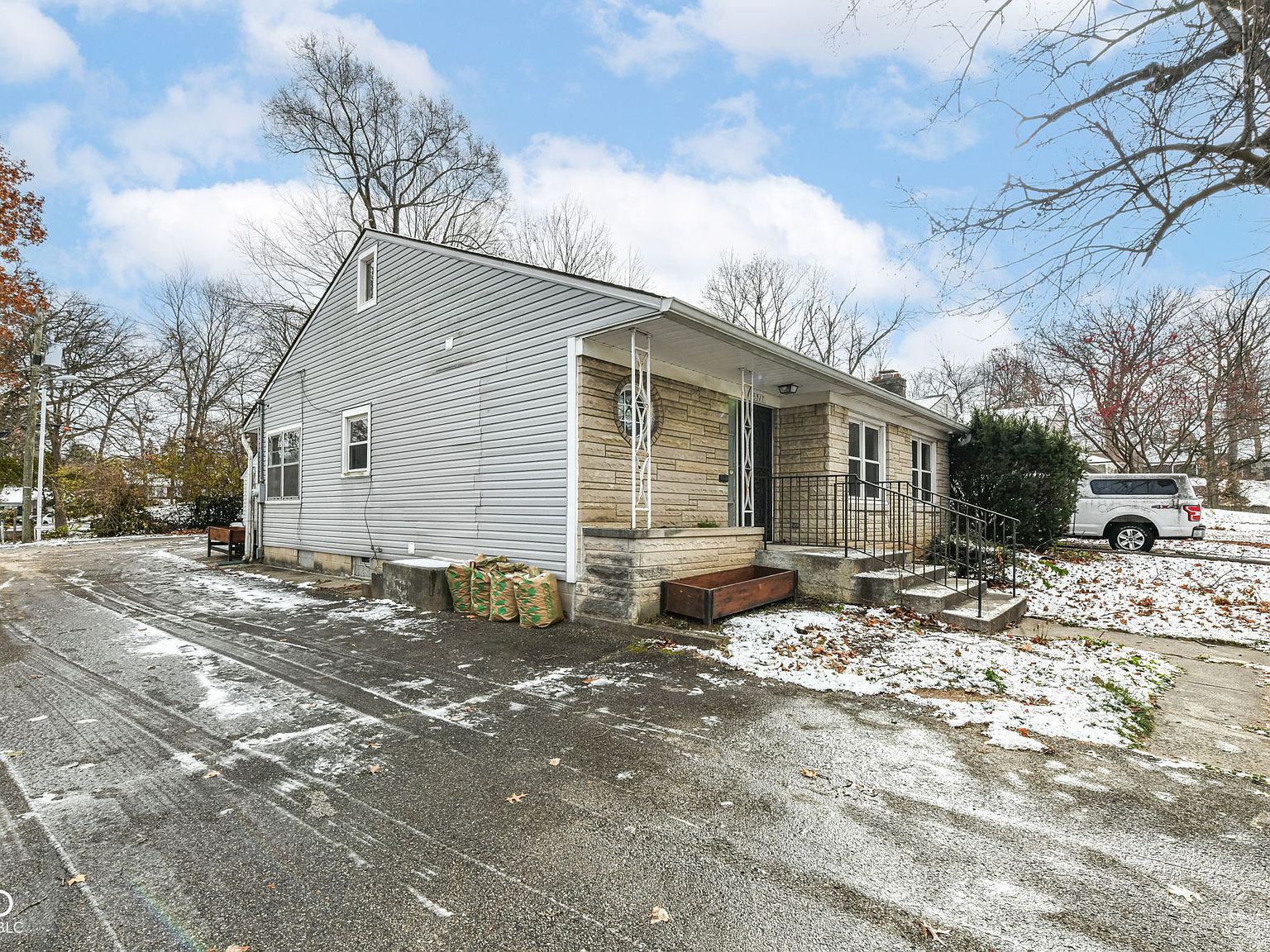 5917 Carrollton Ave Indianapolis, IN 46220 - Thumbnail 4