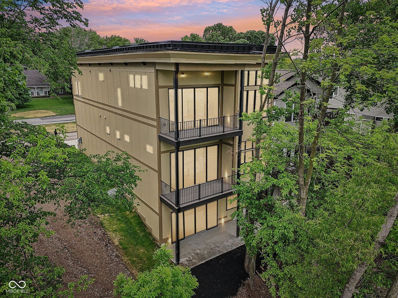 2841 Tropical Dr Indianapolis, IN 46205 - Thumbnail 4