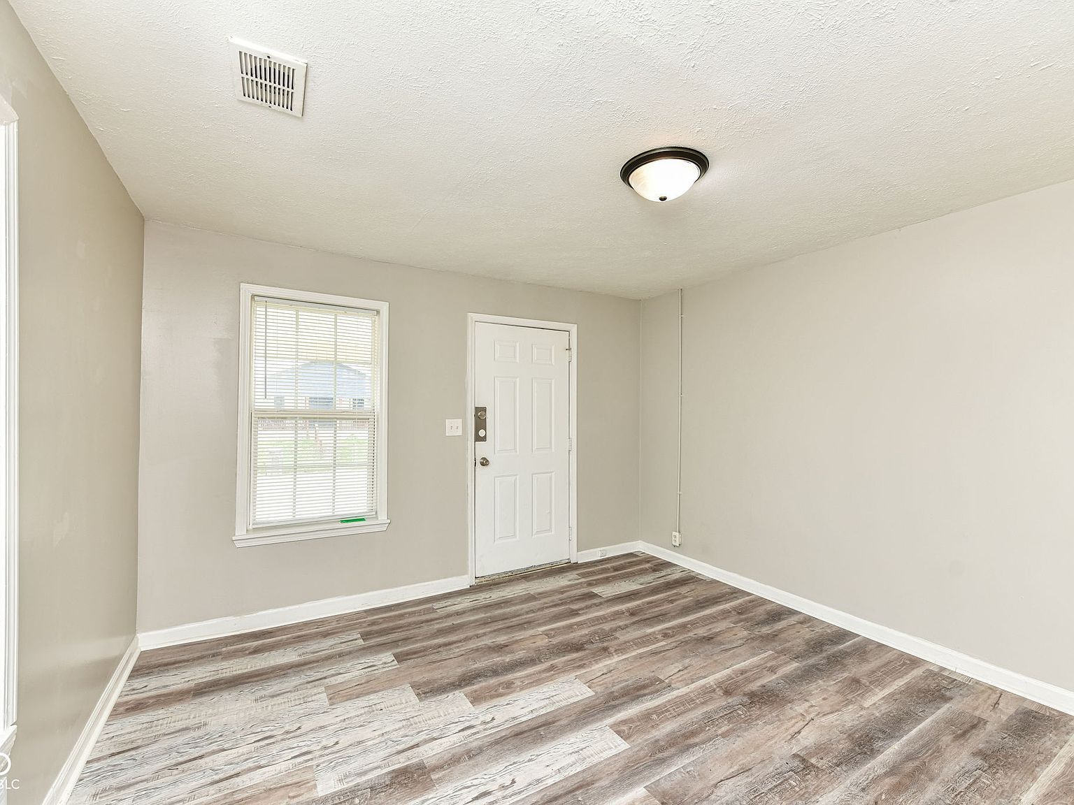 421 Villa Ave Indianapolis, IN 46201 - Thumbnail 4