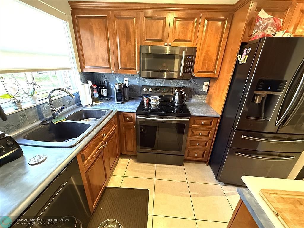 450 SE 7th St APT 244 Dania Beach, FL 33004 - Thumbnail 4