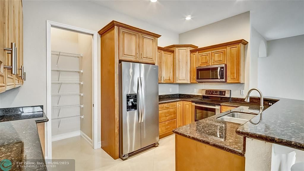 2105 SE 5th St #2105 Pompano Beach, FL 33062 - Thumbnail 4