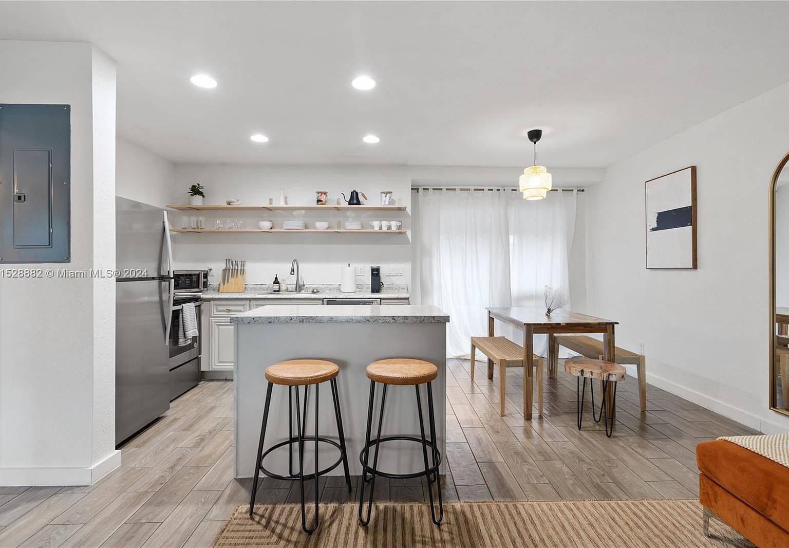 300 SW 23rd St Fort Lauderdale, FL 33315 - Thumbnail 4