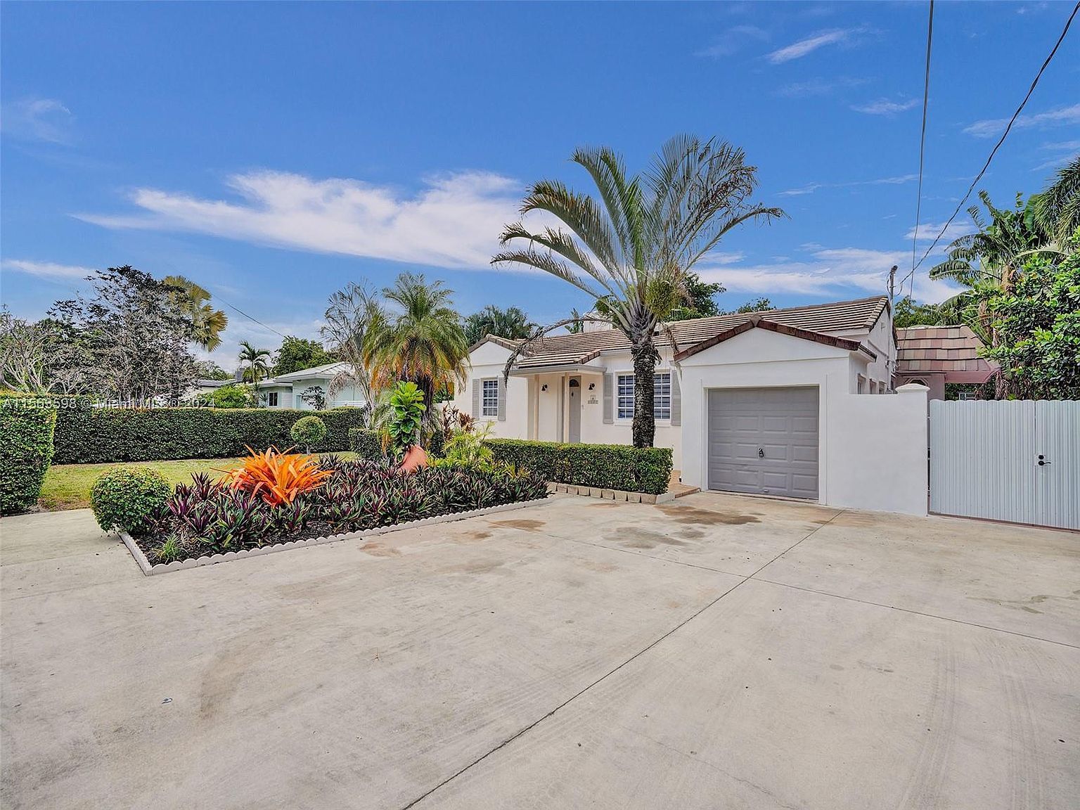 1102 NE 117th St Biscayne Park, FL 33161 - Thumbnail 4