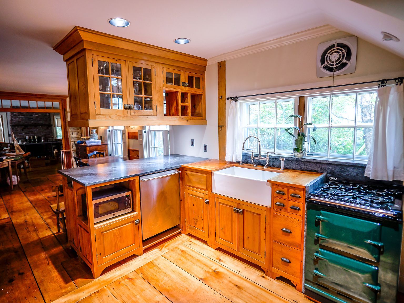 33 Pine St Nantucket, MA 02554 - Thumbnail 4