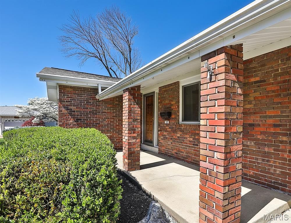 127 S Cardinal Ln Saint Charles, MO 63301 - Thumbnail 4