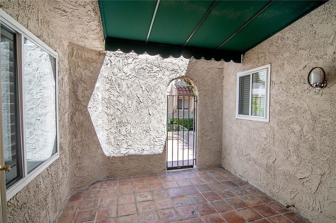 5401 Zelzah Ave APT 115 Encino, CA 91316 - Thumbnail 4