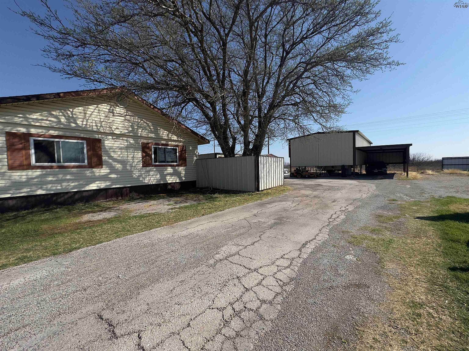 944 S Waggoner St Electra, TX 76360 - Thumbnail 4
