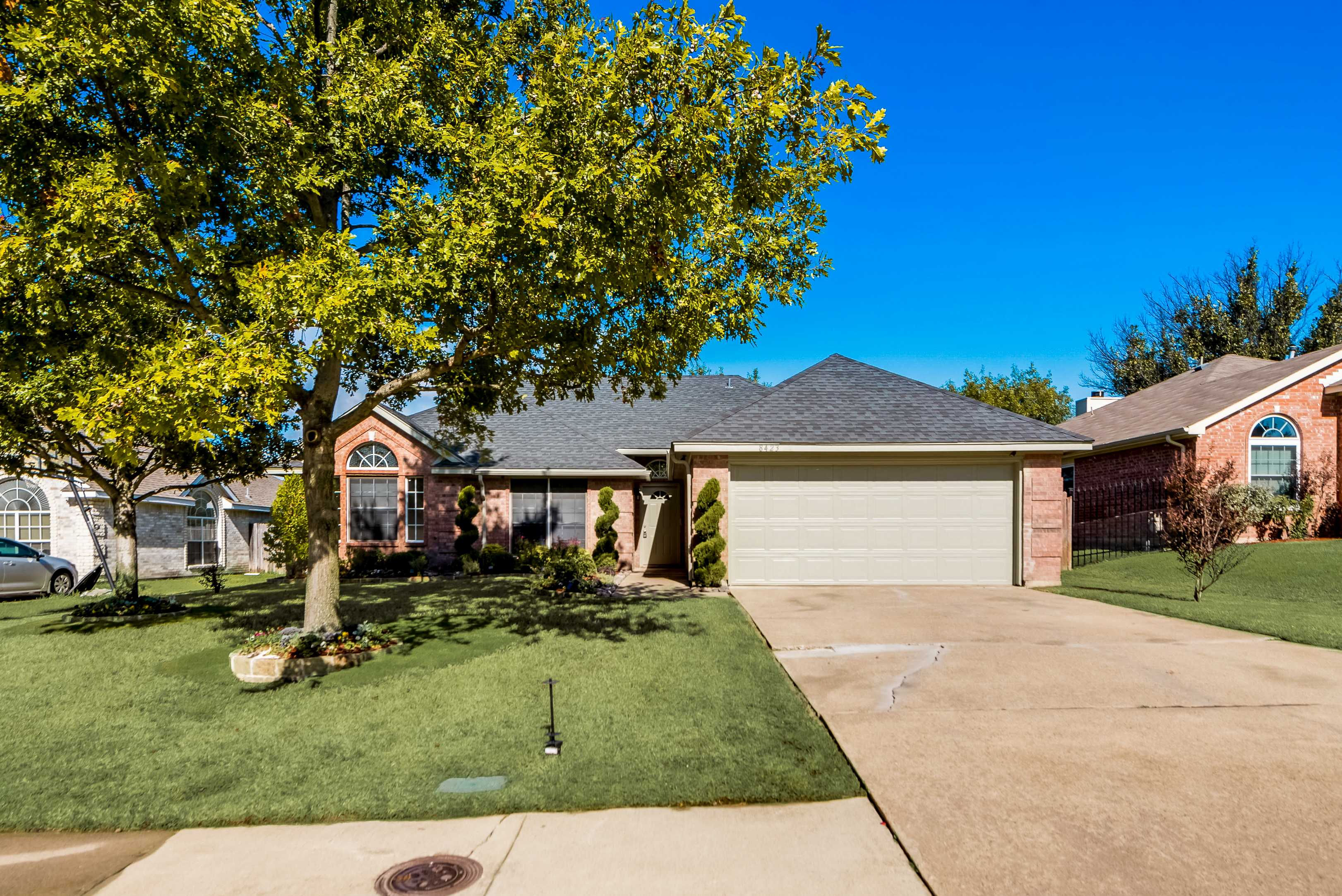 8423 Creekbluff Drive, Dallas, TX, USA, 75249 - Thumbnail 4