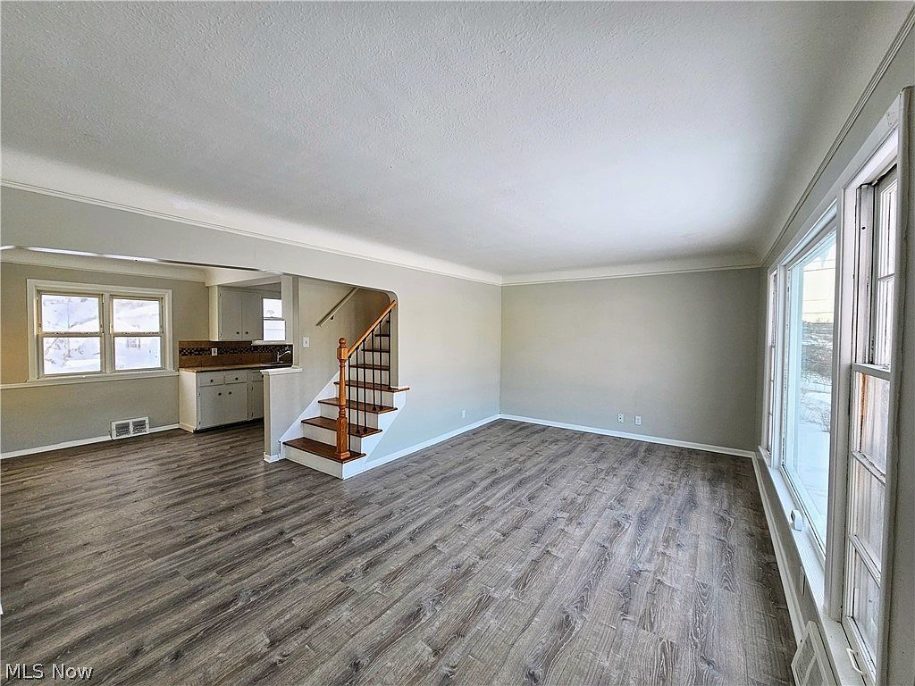 9516 Alexander Rd Garfield Heights, OH 44125 - Thumbnail 4