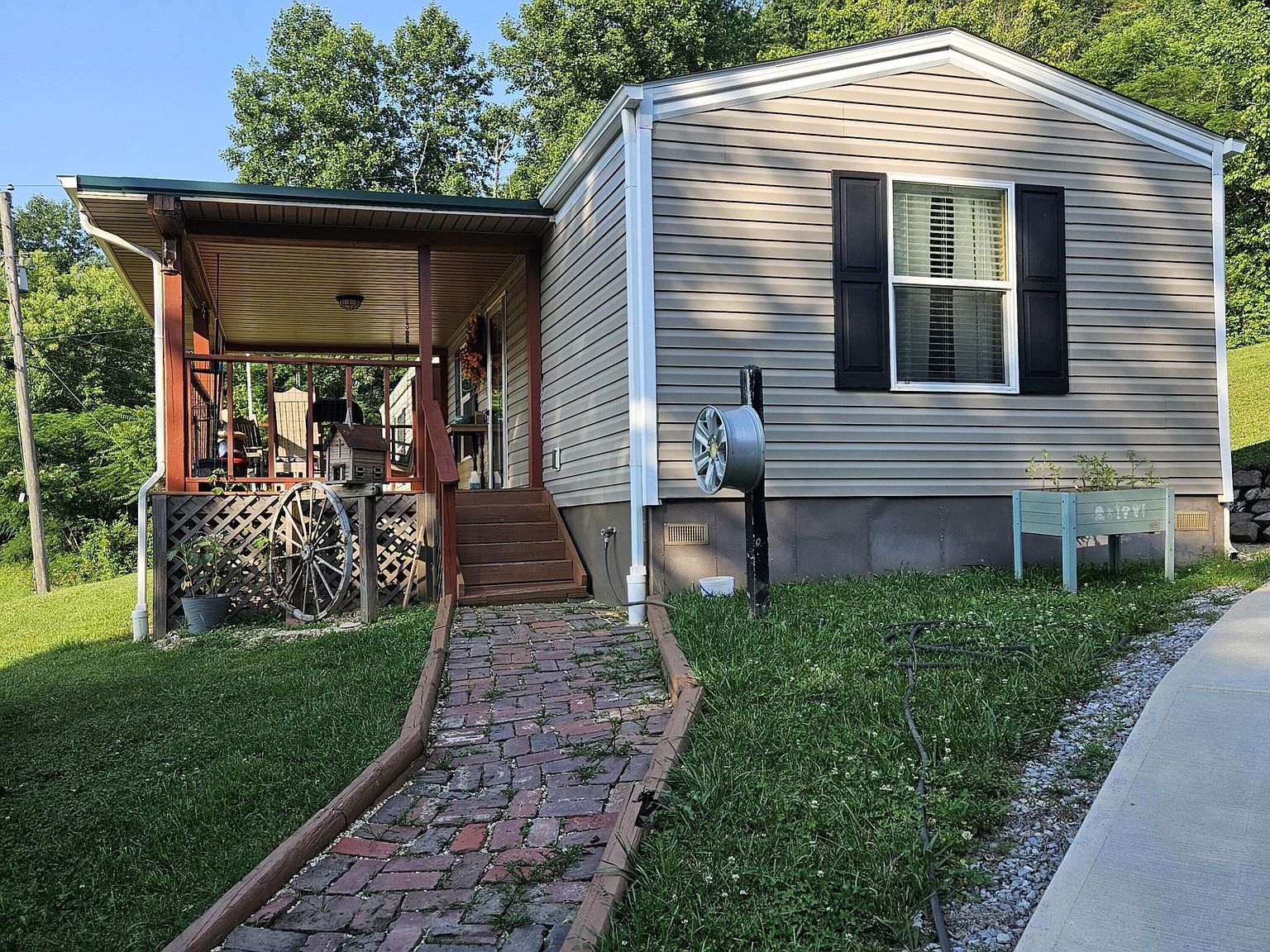 1911 Branam Hill Rd Jellico, TN 37762 - Thumbnail 4