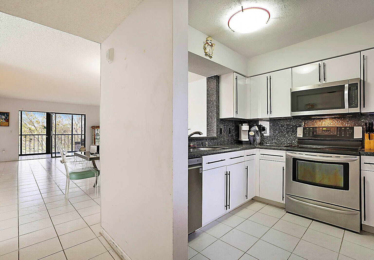 6037 Pointe Regal Cir APT 401 Delray Beach, FL 33484 - Thumbnail 4