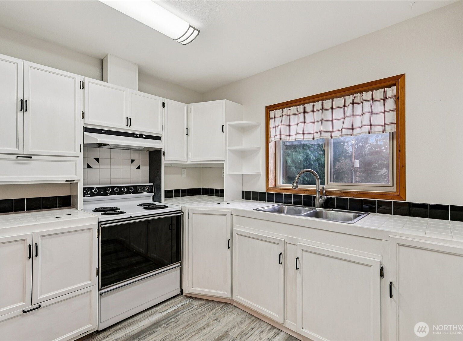 1095 Worthy Pl Greenbank, WA 98253 - Thumbnail 4