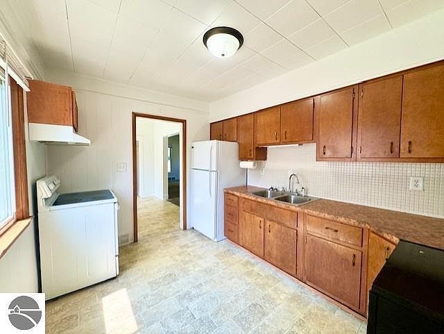 730 N River Ave Alma, MI 48801 - Thumbnail 4