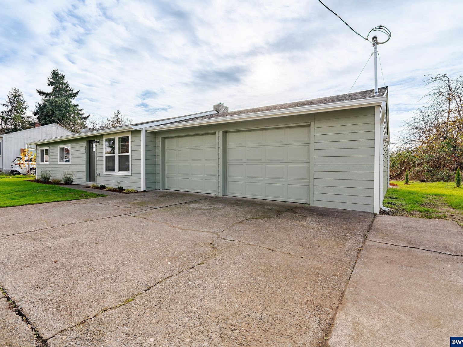 760 E Elmore St Lebanon, OR 97355 - Thumbnail 4