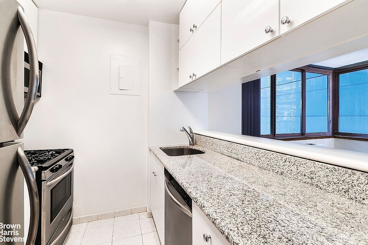 235 E 40th St APT 24D New York, NY 10016 - Thumbnail 4