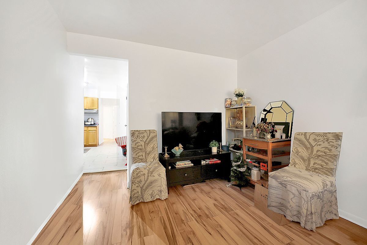 827 E 55th St Brooklyn, NY 11234 - Thumbnail 4