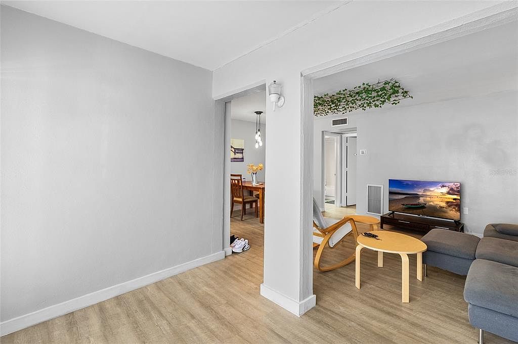 1221 Drew St APT B3 Clearwater, FL 33755 - Thumbnail 4