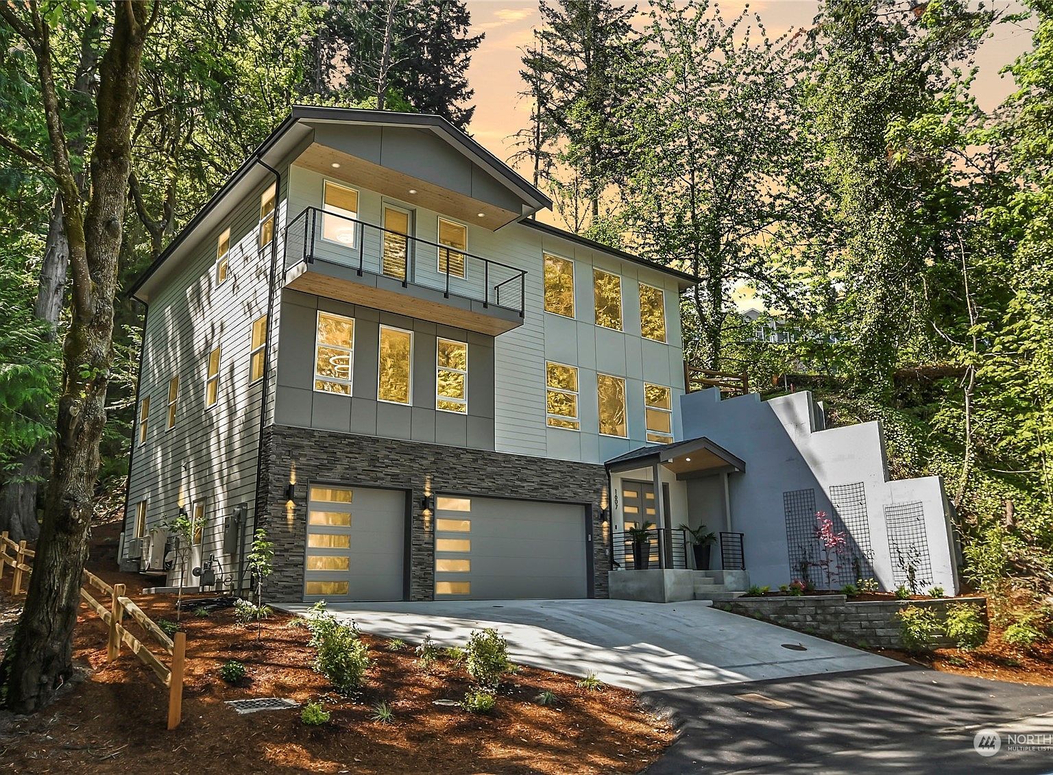 1607 W Lake Sammamish Pkwy SE Bellevue, WA 98008 - Thumbnail 4