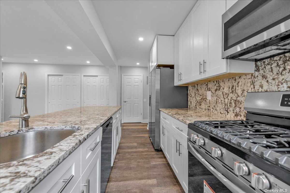 141-45 Union Turnpike #2-C, Flushing, NY, USA, 11367 - Thumbnail 4