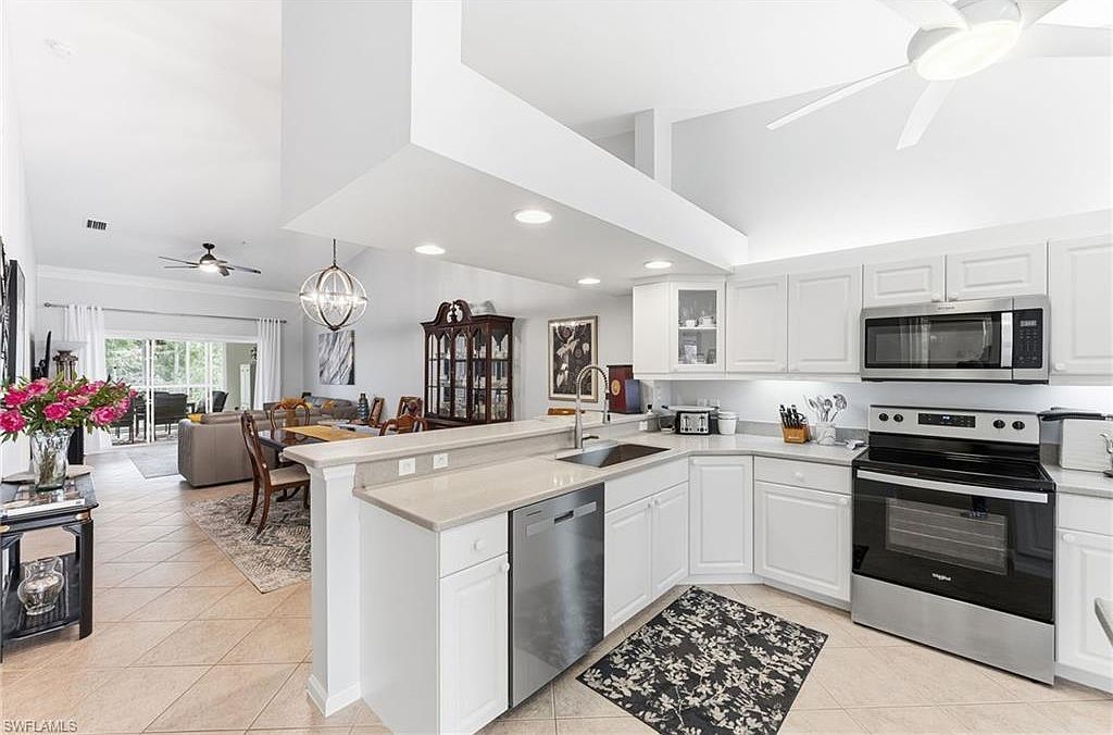 6840 Beach Resort Dr APT 16 Naples, FL 34114 - Thumbnail 4