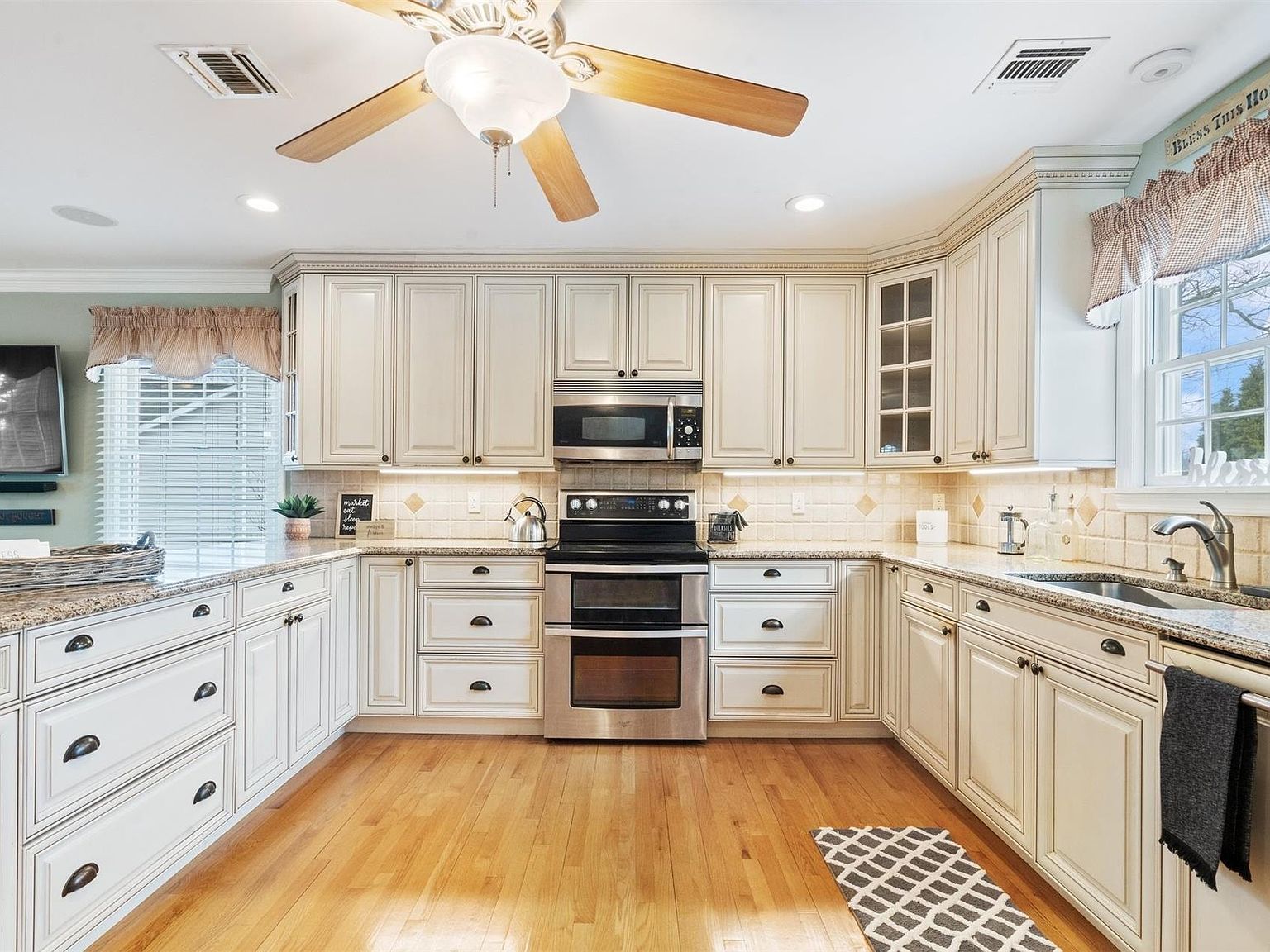 9 Flagpole Ln Setauket, NY 11733 - Thumbnail 4