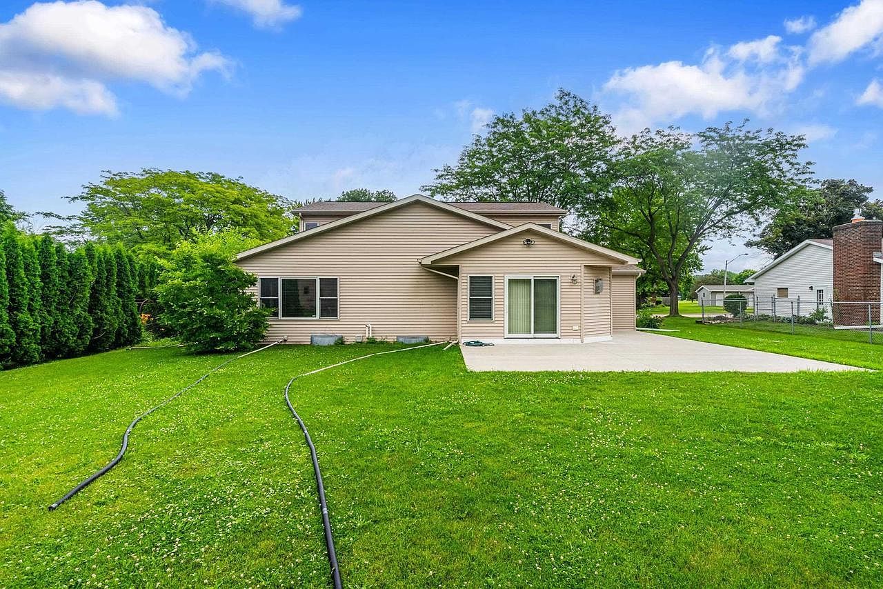 1325 S Westhaven Dr Oshkosh, WI 54904 - Thumbnail 4