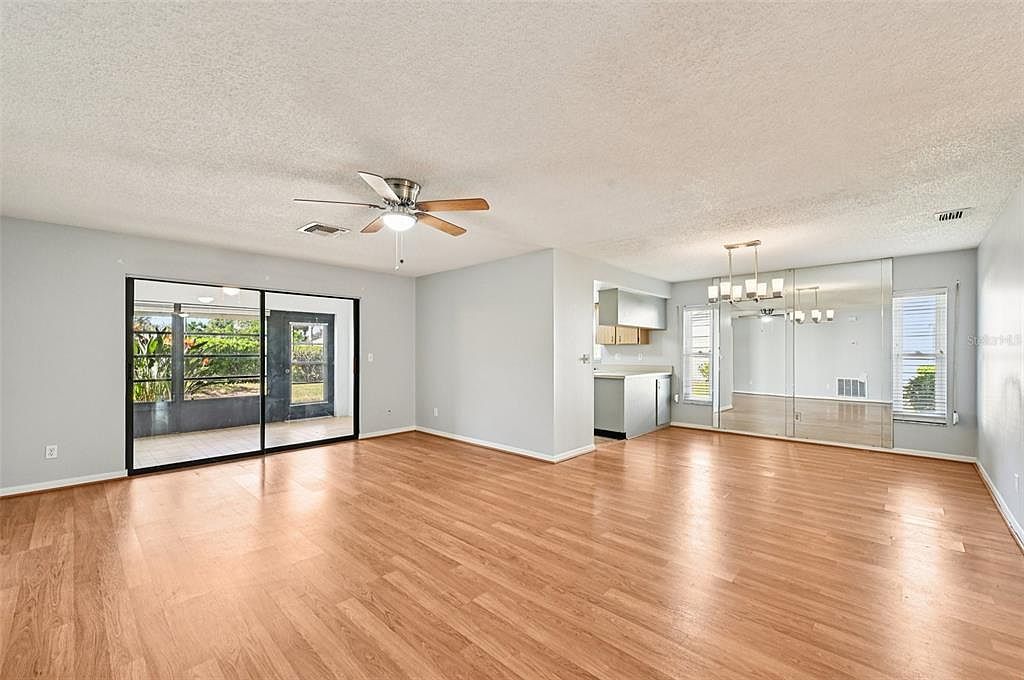 2421 Lancaster Dr Sun City Center, FL 33573 - Thumbnail 4