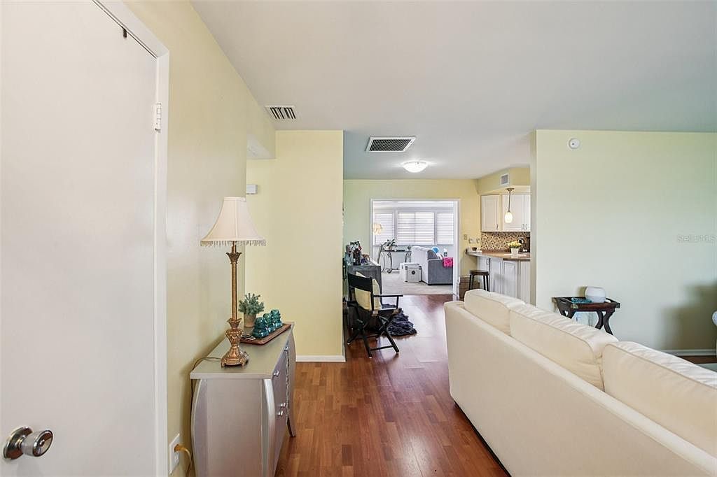 1409 N Pebble Beach Blvd Sun City Center, FL 33573 - Thumbnail 4