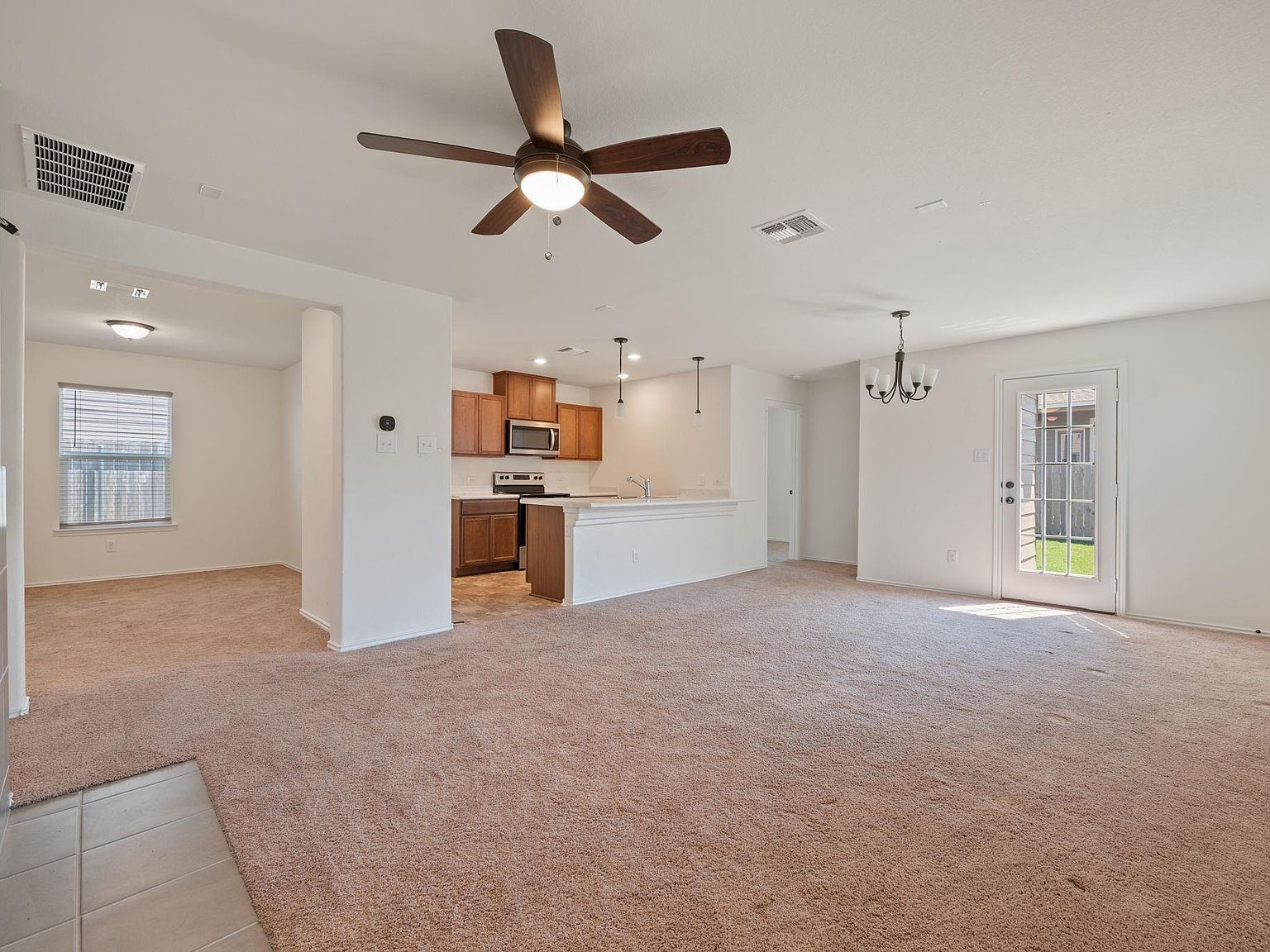 117 Robert Hightower Cv Jarrell, TX 76537 - Thumbnail 4