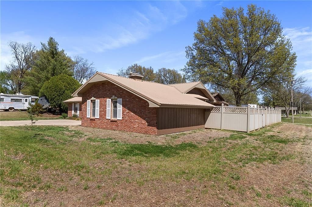 1022 S Larson Ave Chanute, KS 66720 - Thumbnail 4