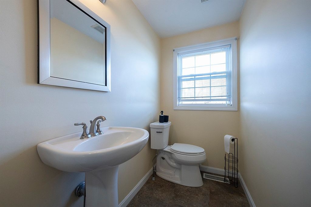 1017 Middlesex St Unit 5 Lowell, MA 01851 - Thumbnail 4